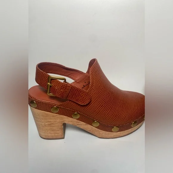 CHARLOTTE STONE wooden studded heels. - Picture 10 of 15